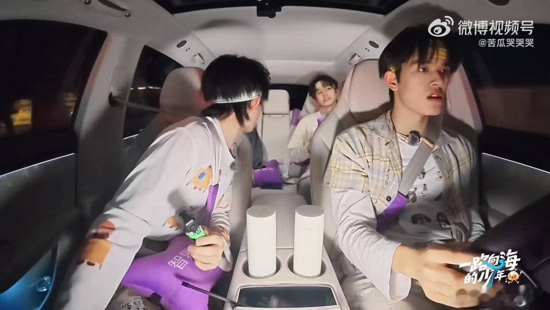 苏新皓说现在差不多在养家了一路向海的少年《一路向海的少年》走心名场面，倪萍老师询