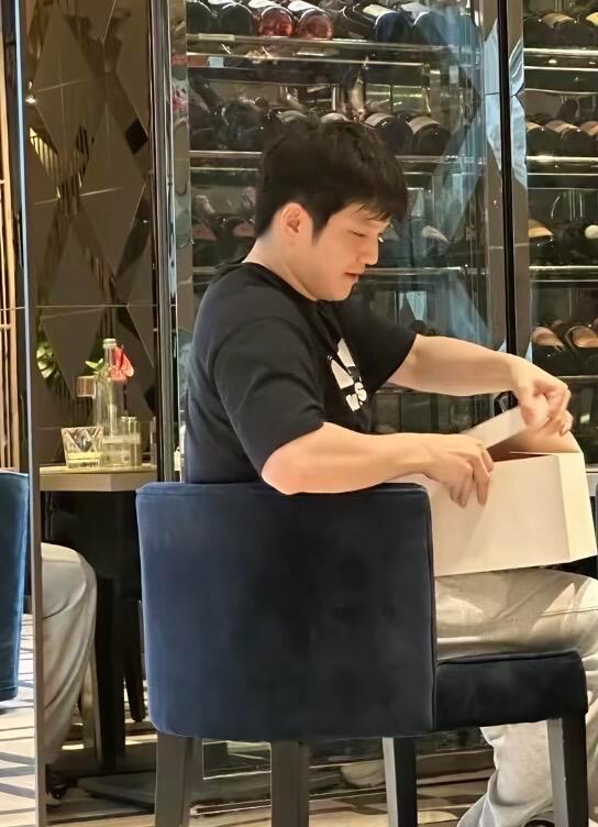 宝宝呀。。。。 
