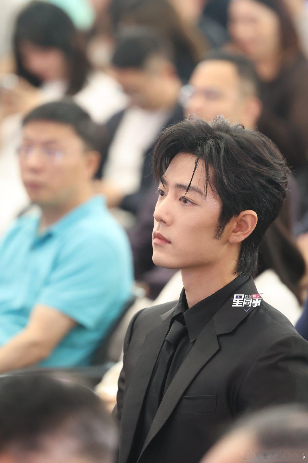 肖战肖战剧好看大屏点播推广大使  肖战莫得闲故事片 引路靠贵人，走路靠自己。一个
