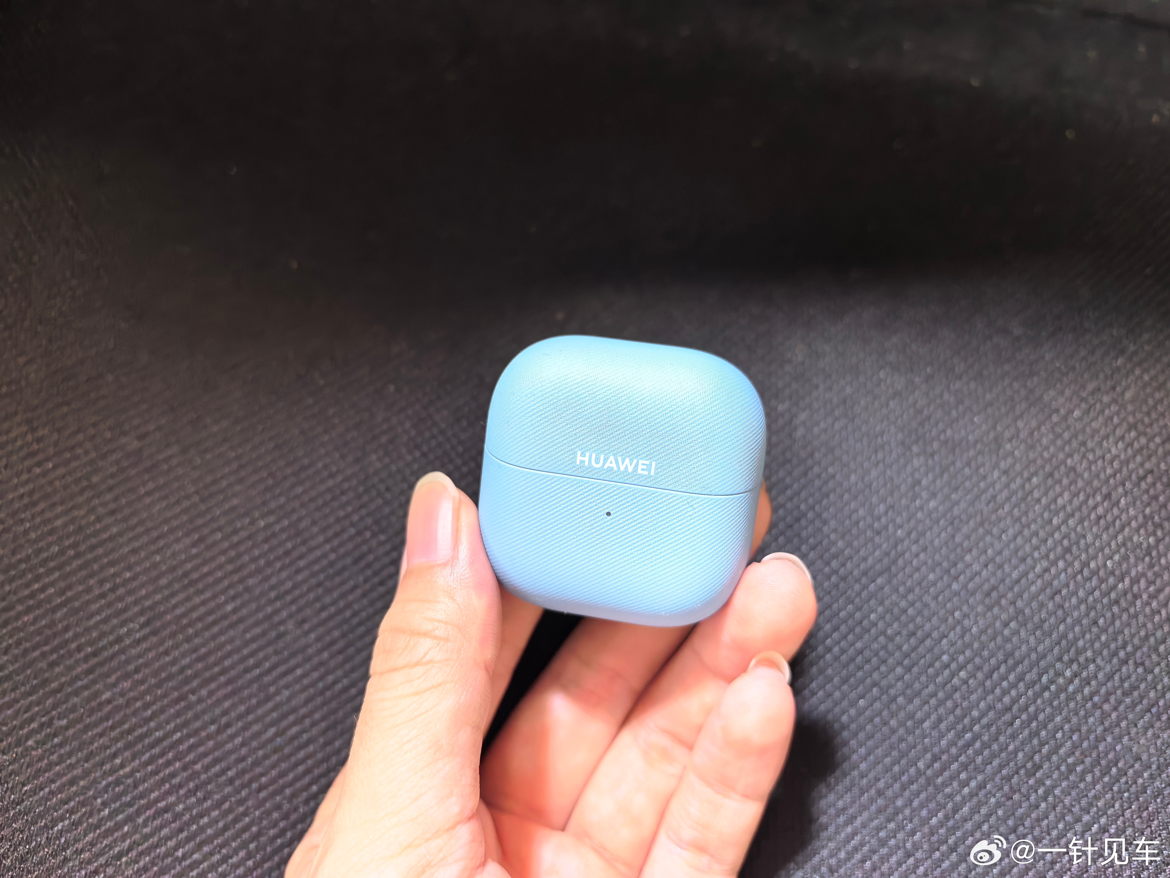 余承东称华为耳夹耳机在全世界都卖爆了是真的好用，我一早就入手了Freeclips