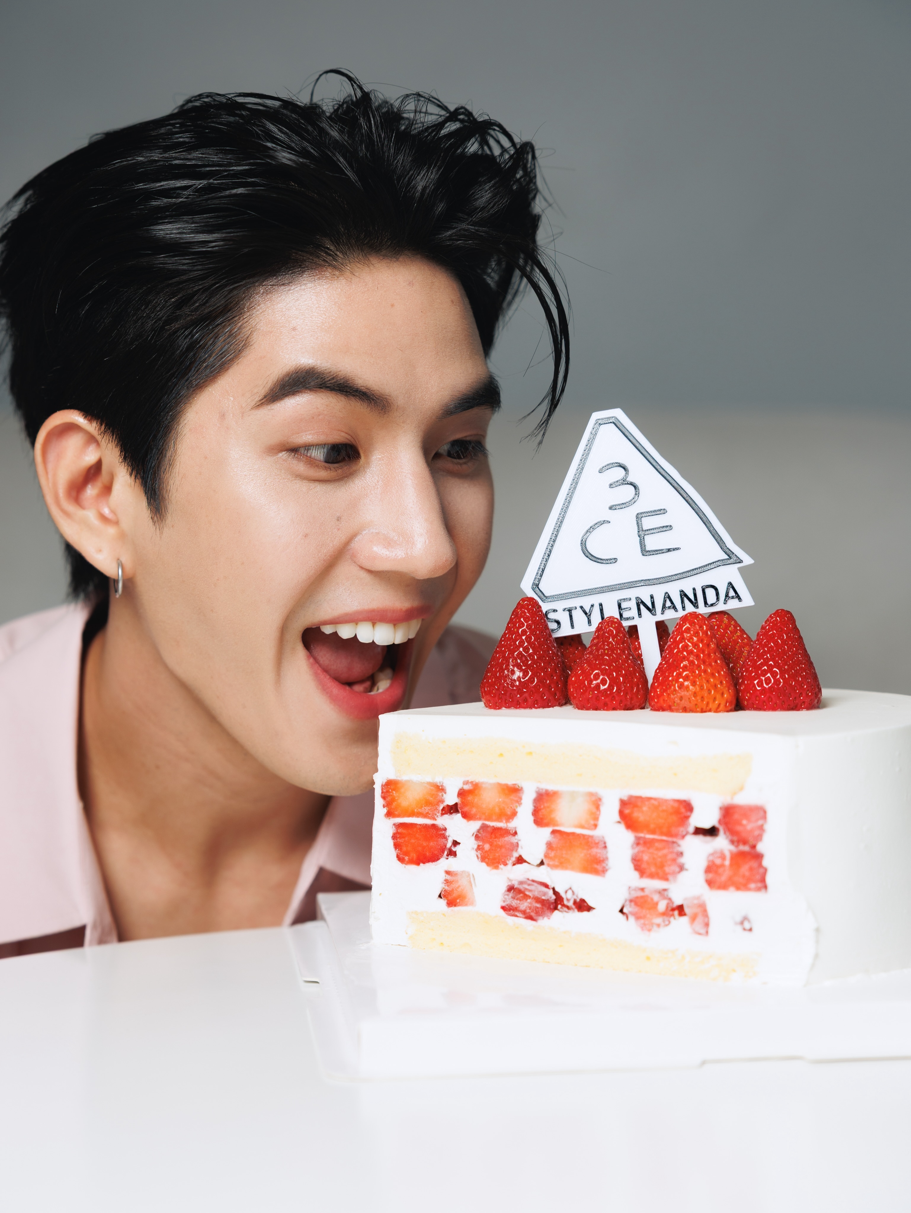这3CE的推广看得我想吃草莓蛋糕🍓🍰​​​