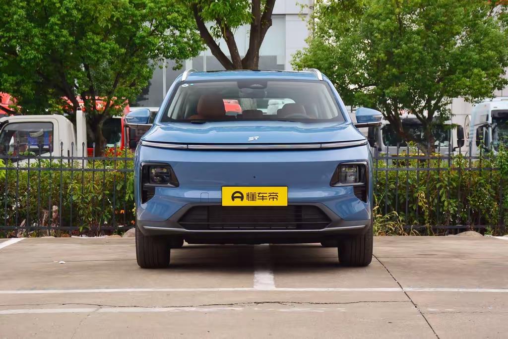 🔌 先说功率和配置
从参数看，山海L7高配是6.6kW外放电，220V，低配有