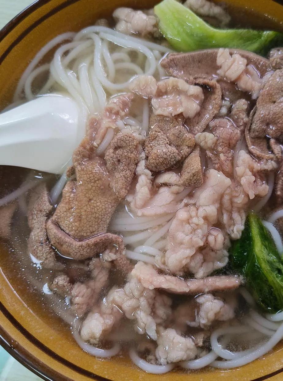 再也不在外面吃猪肝小肠粉了

小时候，我特别喜欢吃猪肝汤，我妈妈隔三差五会买一些