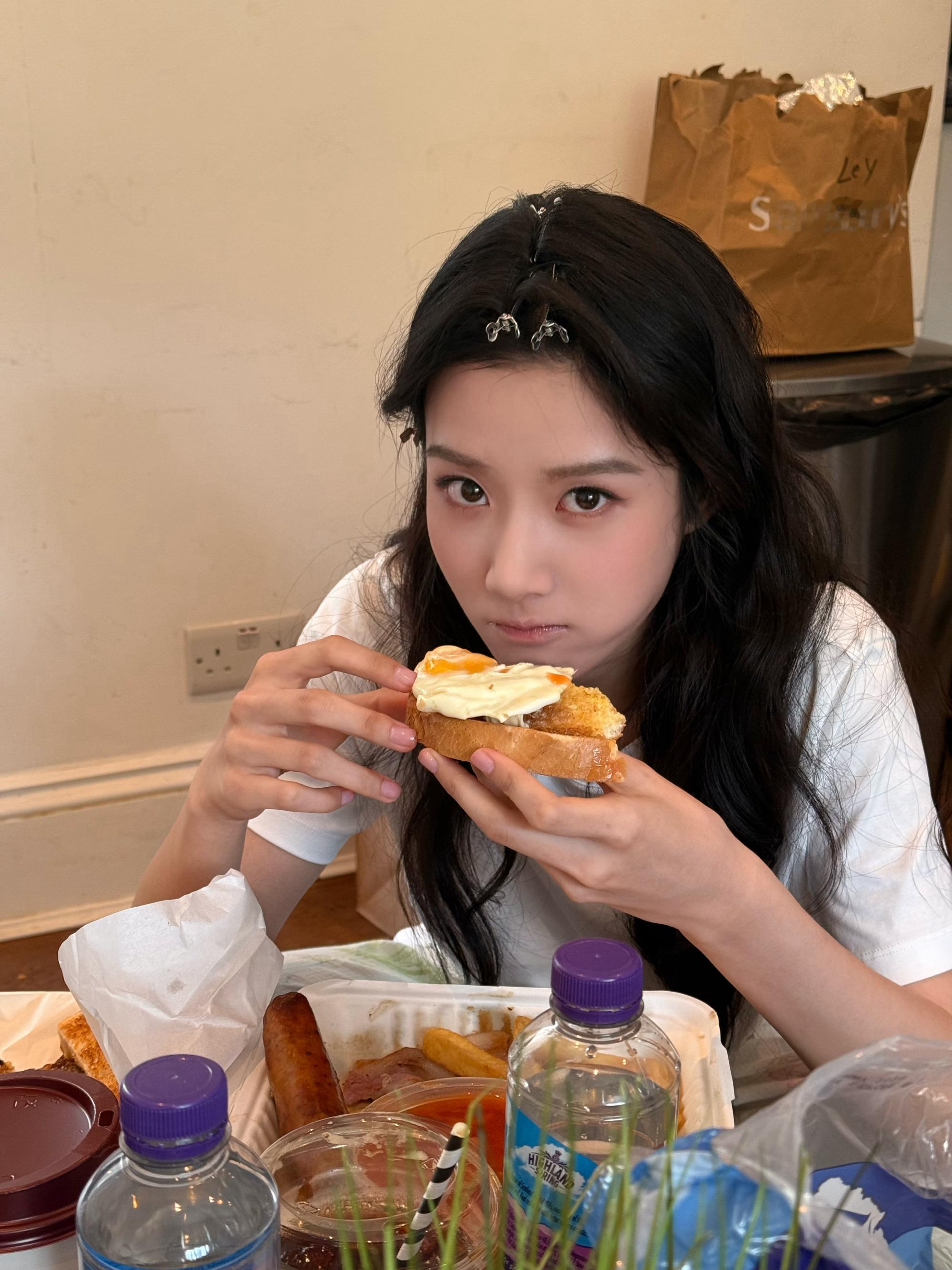 卢昱晓通告日plog卢昱晓很特别的一天 卢昱晓通告日plog，卢昱晓很特别的一天