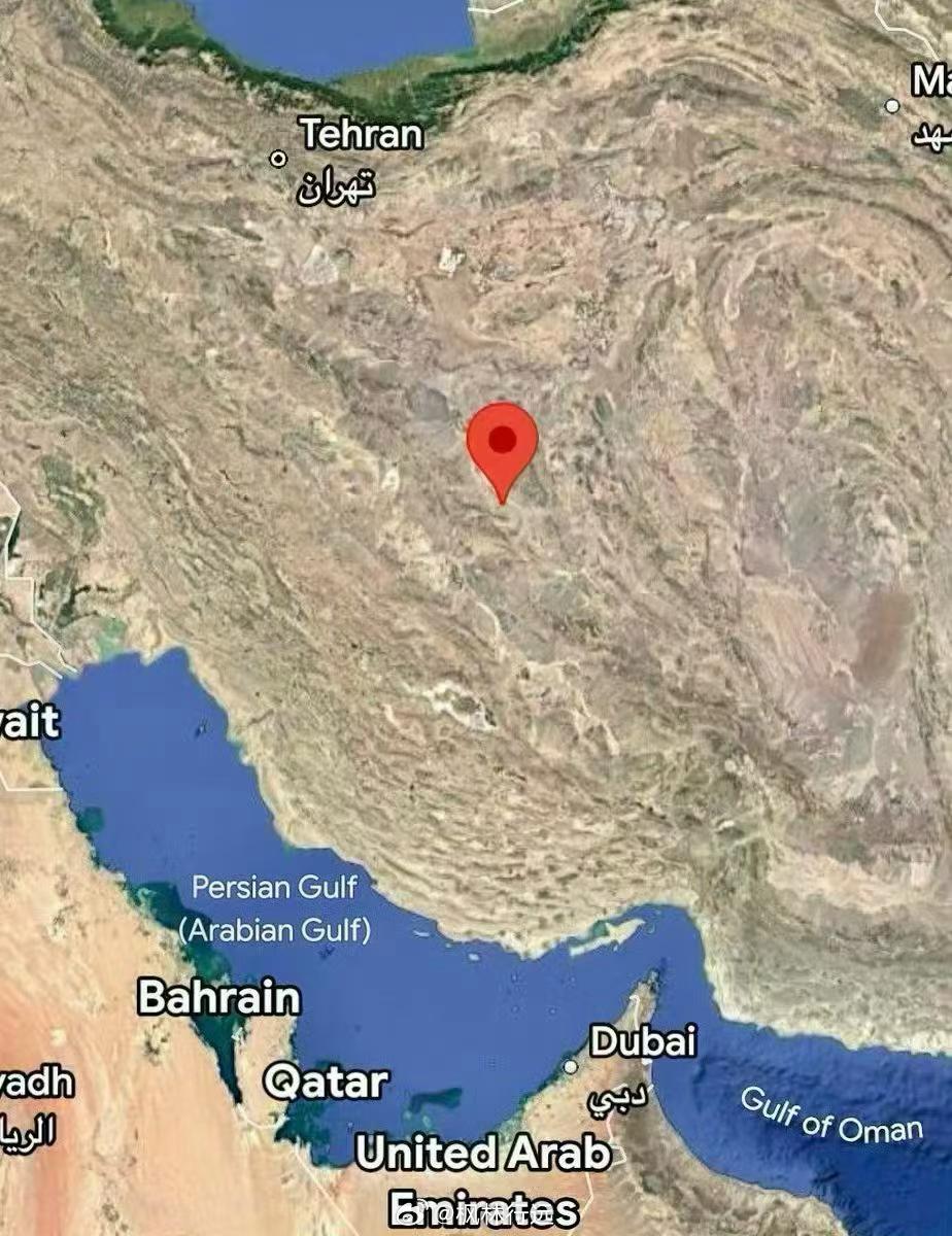🇺🇸🔥🇮🇷据报道，伊朗中部城市亚兹德发生爆炸。 美军空袭今晚继续深入伊