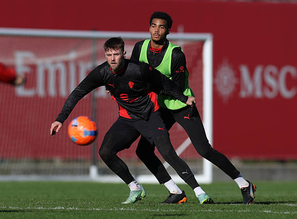 【菲尔克鲁格】天空体育： 对阵卡利亚里的比赛中，预计菲尔克鲁格将从替补席开始。他