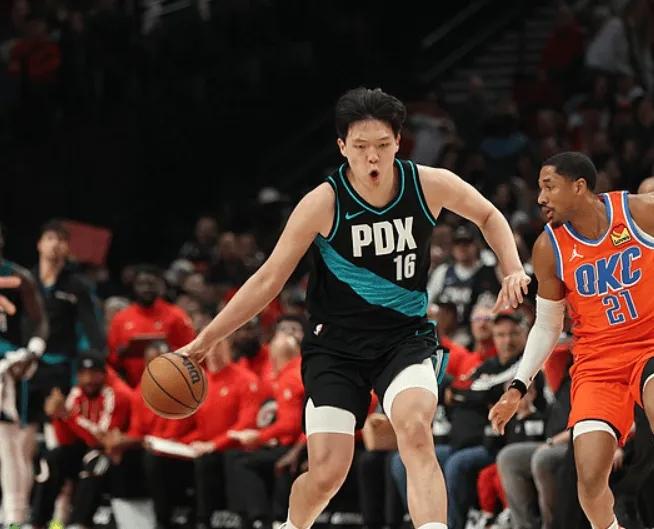 如果杨瀚森还是这种状态，真不怪教练不给机会了。
今天上场打了4分29秒，投篮3中