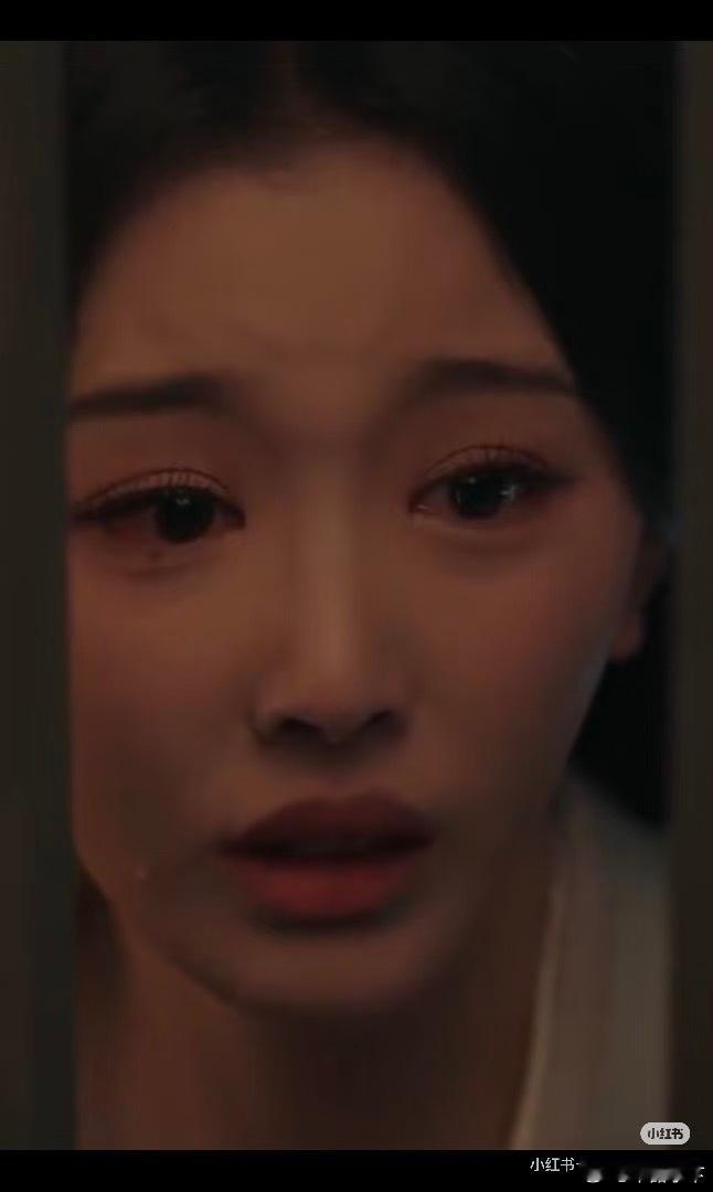 我记得孔雪原生脸额头没什么问题，不知道为啥打针，打得川字纹都没了 