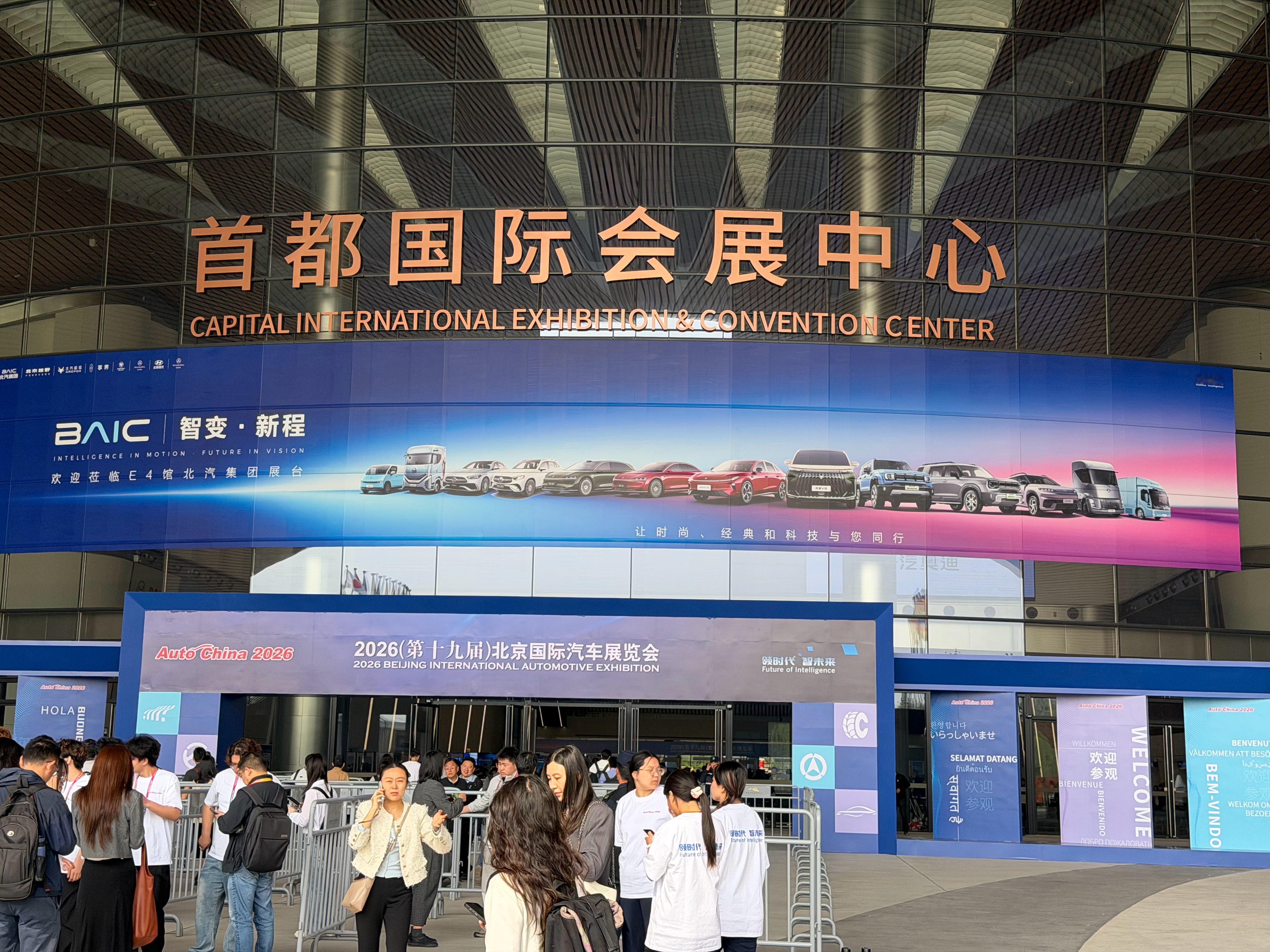 展会太消耗体力，地铁+走路已经运动半小时了生理期战斗力减半，还没走到展台，已经累