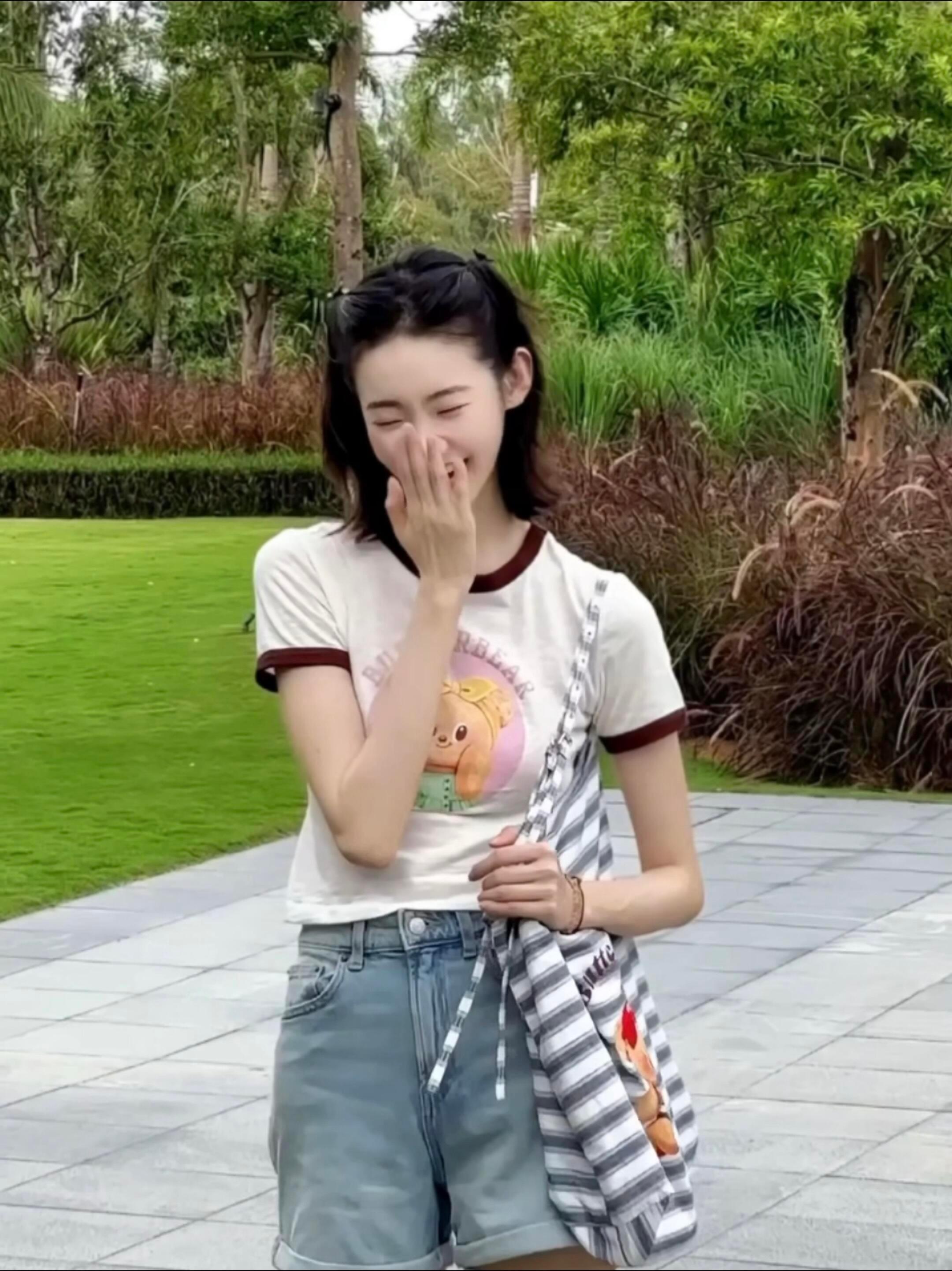 张艺凡初秋户外碎片🍃🍃张艺凡[超话] ​​​
