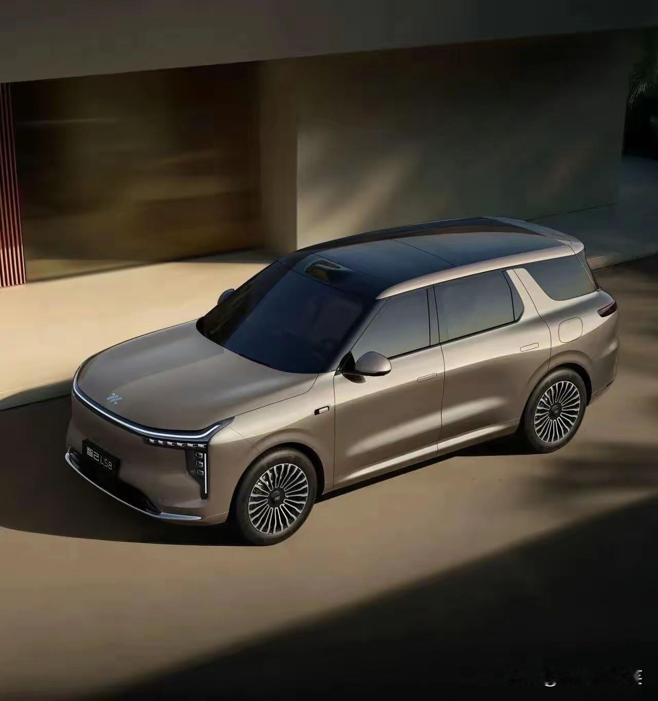 春节开着智己LS6出行，那叫一个从容！


智己LS6是智己汽车旗下的一款中大型