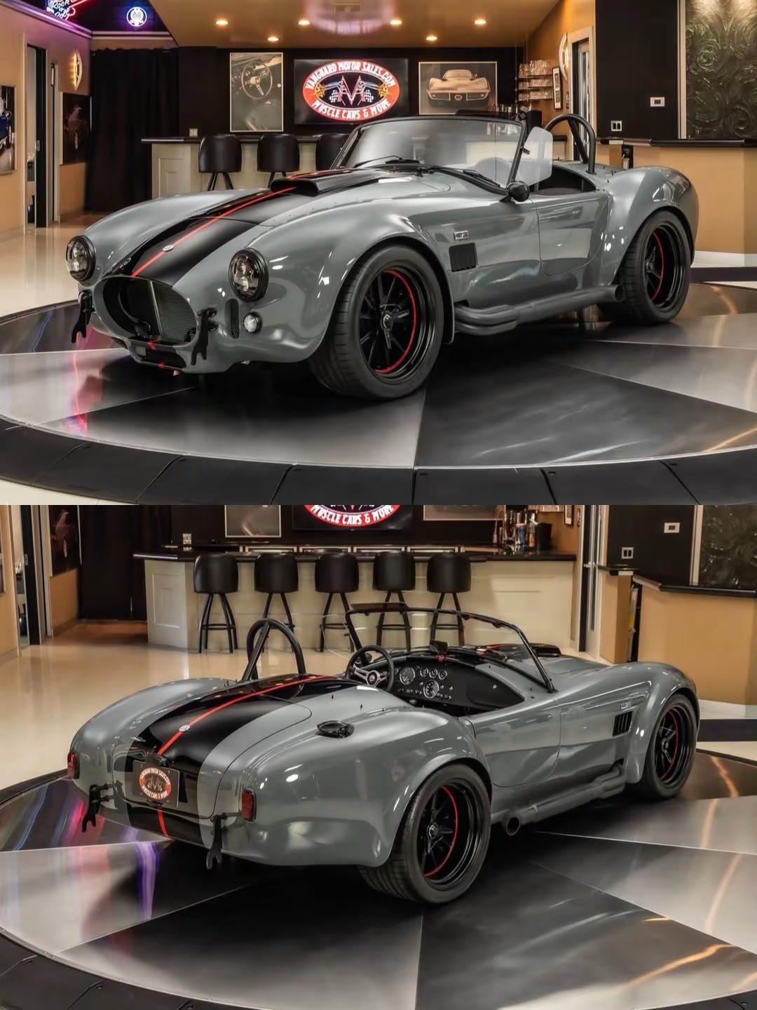 1965年，由传奇人物 Carroll Shelby 在1960年代将英伦车体与