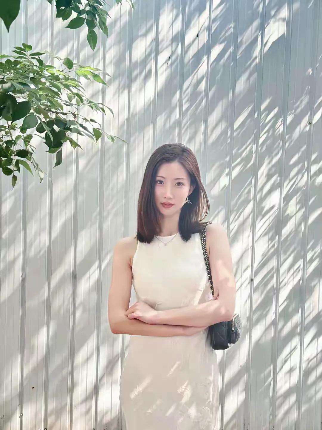 上联：远看青山绿水，下联如何对决定脸好看不好看的是眼睛还是鼻子 有什么社会潜规则