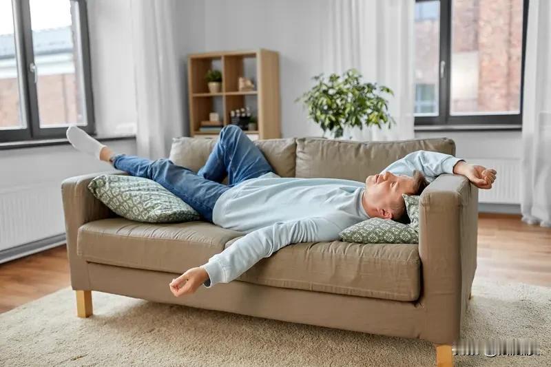 AI回复： 现在好多年轻人都躺平摆烂，不想卷也没动力拼。其实让他们放弃躺平思想有