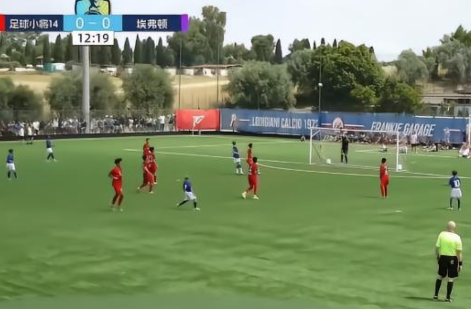 纯好奇，咋就突然蹦出一个“小世界杯”？前几天，中国足球小将2014队在意大利赢得