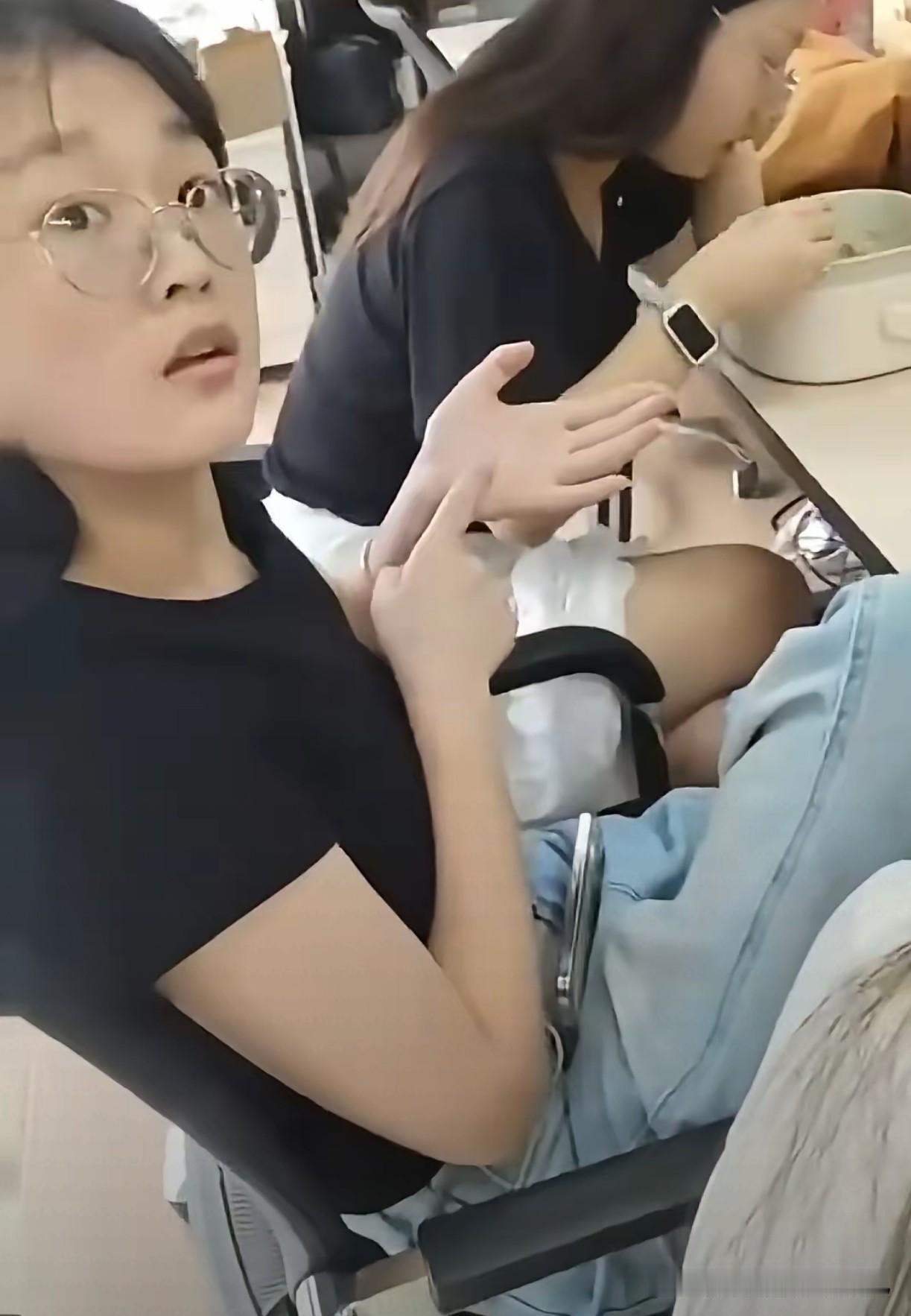 这下咱们可算是见识到什么叫“因小失大”了。

就为了二三十块钱的外卖，不仅白嫖，