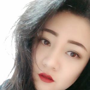 雾岚中穿梭云雾的人