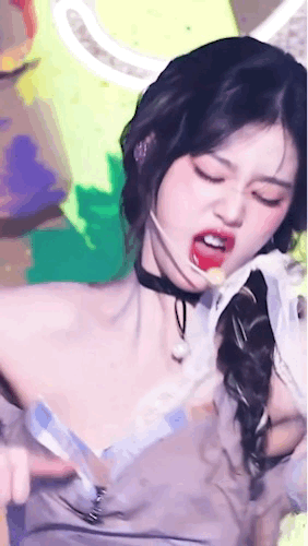 张元英在舞台上的没一帧都好漂亮，尤其是表情，管理的真好！