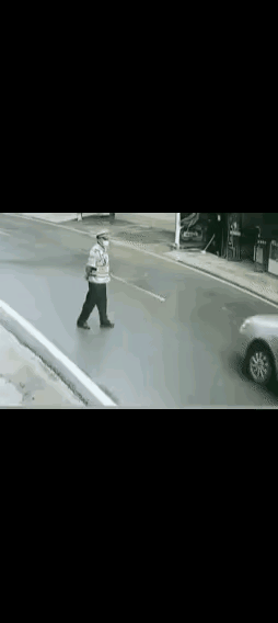 现在敢撞交警，以后就敢干大事