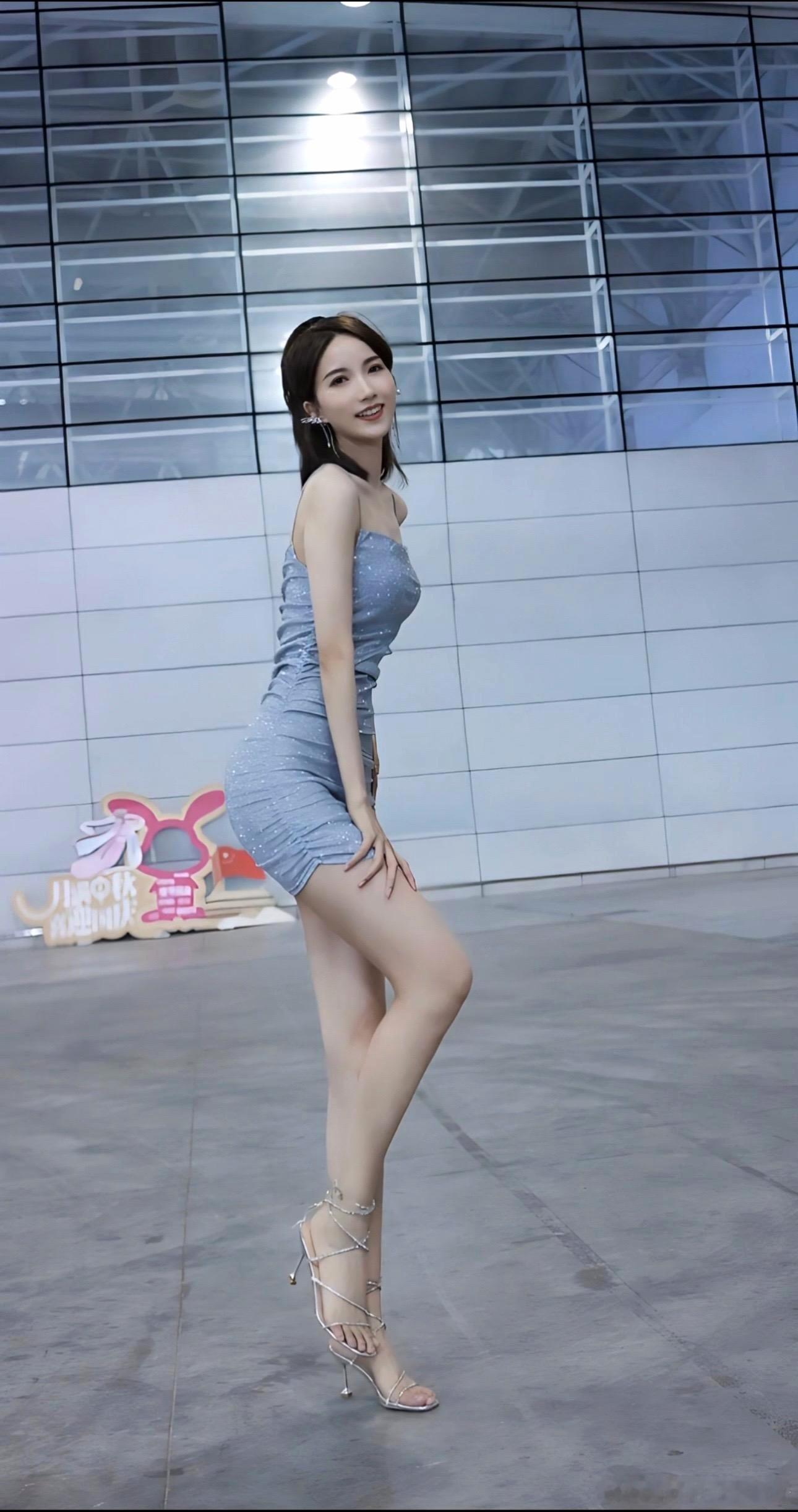 系带高跟鞋的美 ​​​