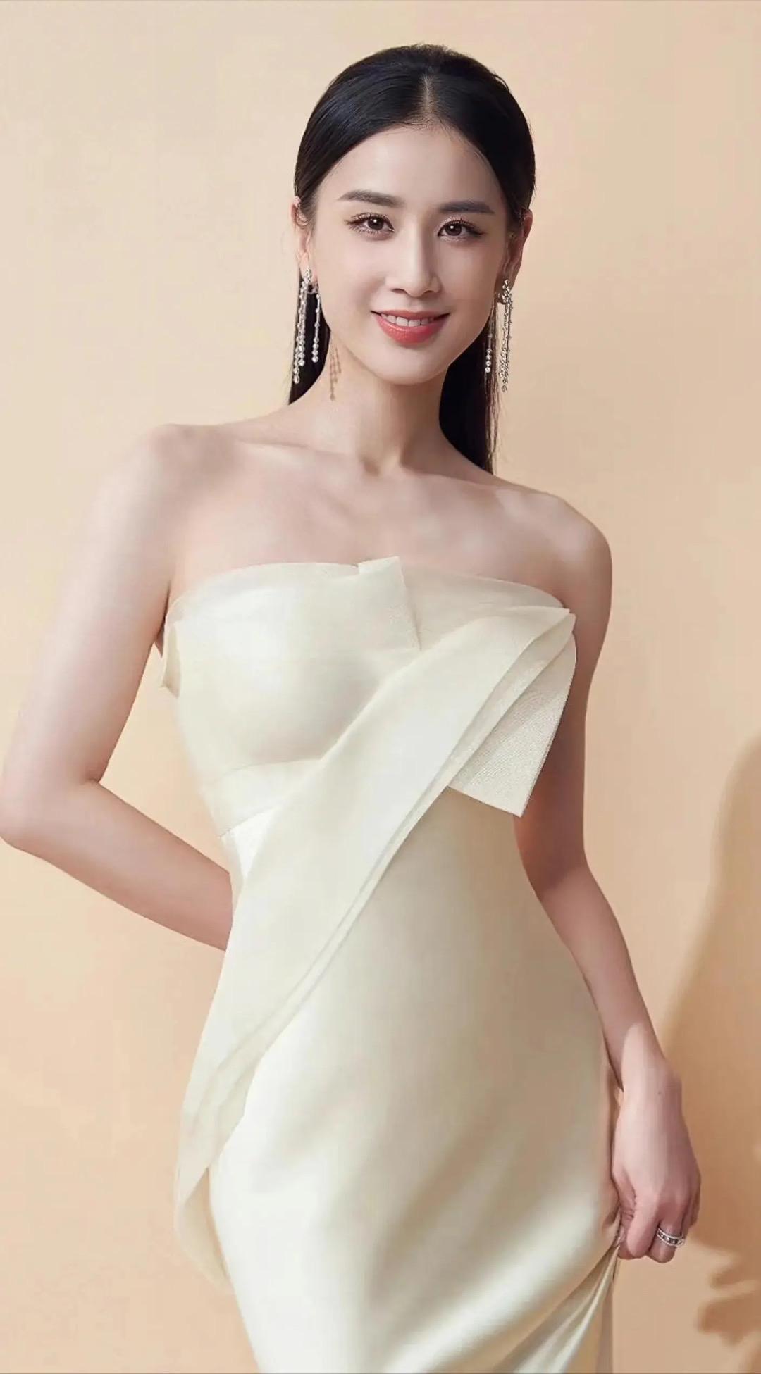 黄圣依语出惊人，公开表示向往下一段婚姻。这么多女演员当中，她是真的很一般，而且很