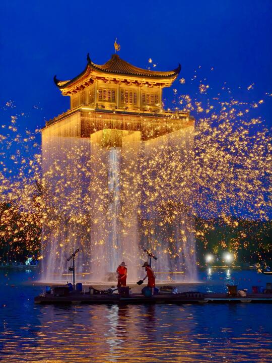 国家地理没骗我‼️这个宝藏古镇夜景美炸了！