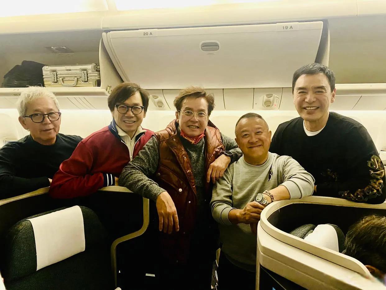 香港娱乐圈五虎将！只认出三个人来，还都挺有名。
#娱评大赏# 
