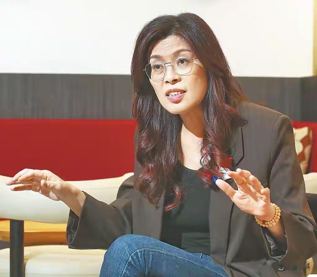 郑丽文如何下架民进党？
具体策略是：通过蓝白联合启动弹劾程序、重启黄复兴党部巩固