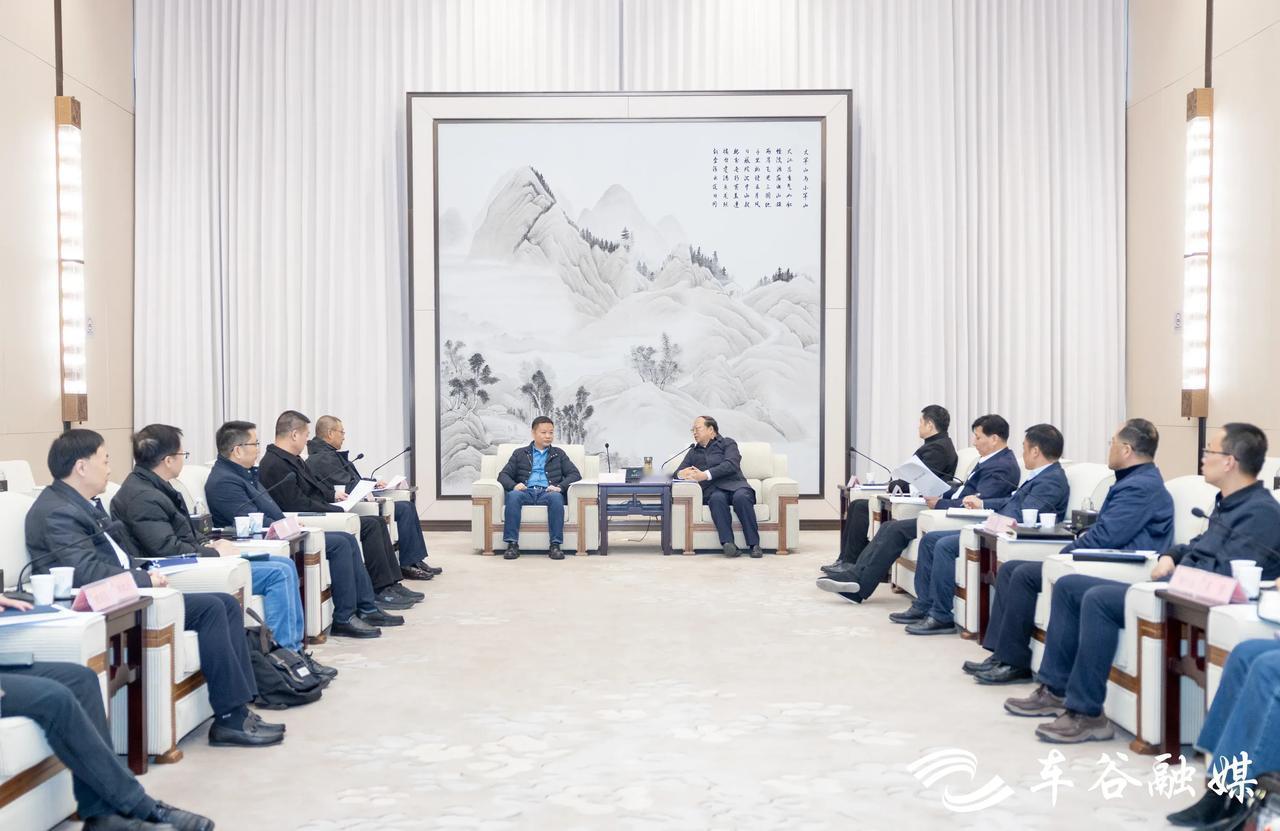 何小鹏返乡考察，受到了哪些地方政府领导的热情接待？
 
近日，小鹏汽车董事长、湖