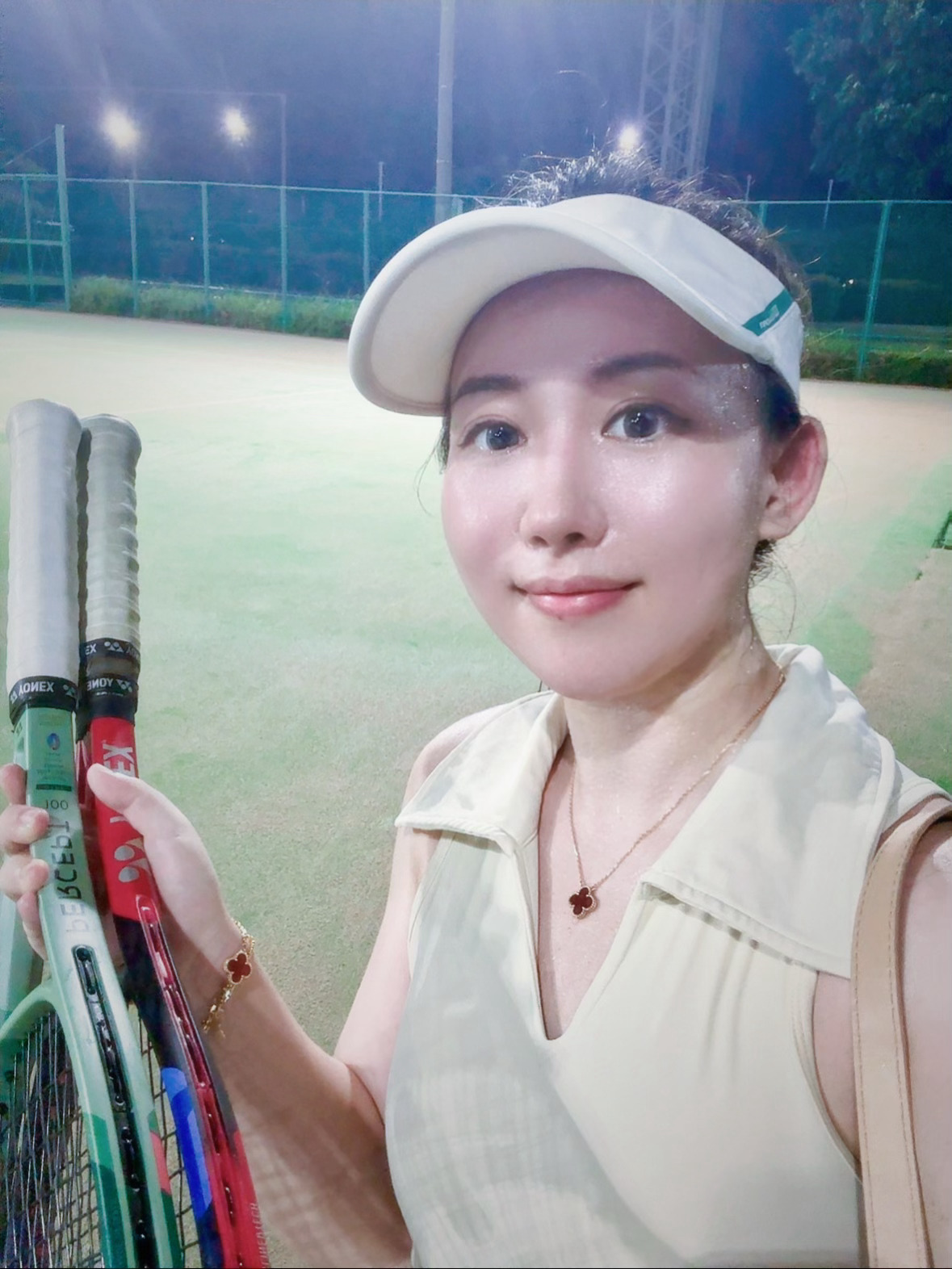 ✅解锁人生成就+1🎾在冲绳的下雨天打球最近觉得人生真的很好，我想要的 都得到了