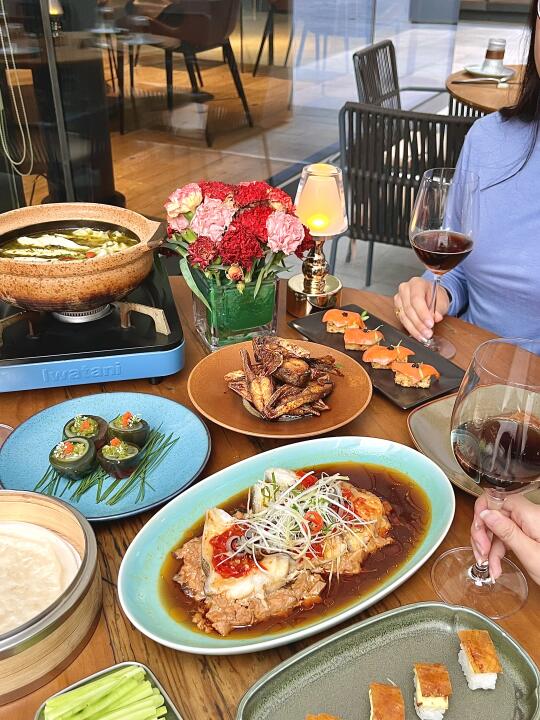 新天地！只会带嫡长闺来吃的一家漂亮饭……