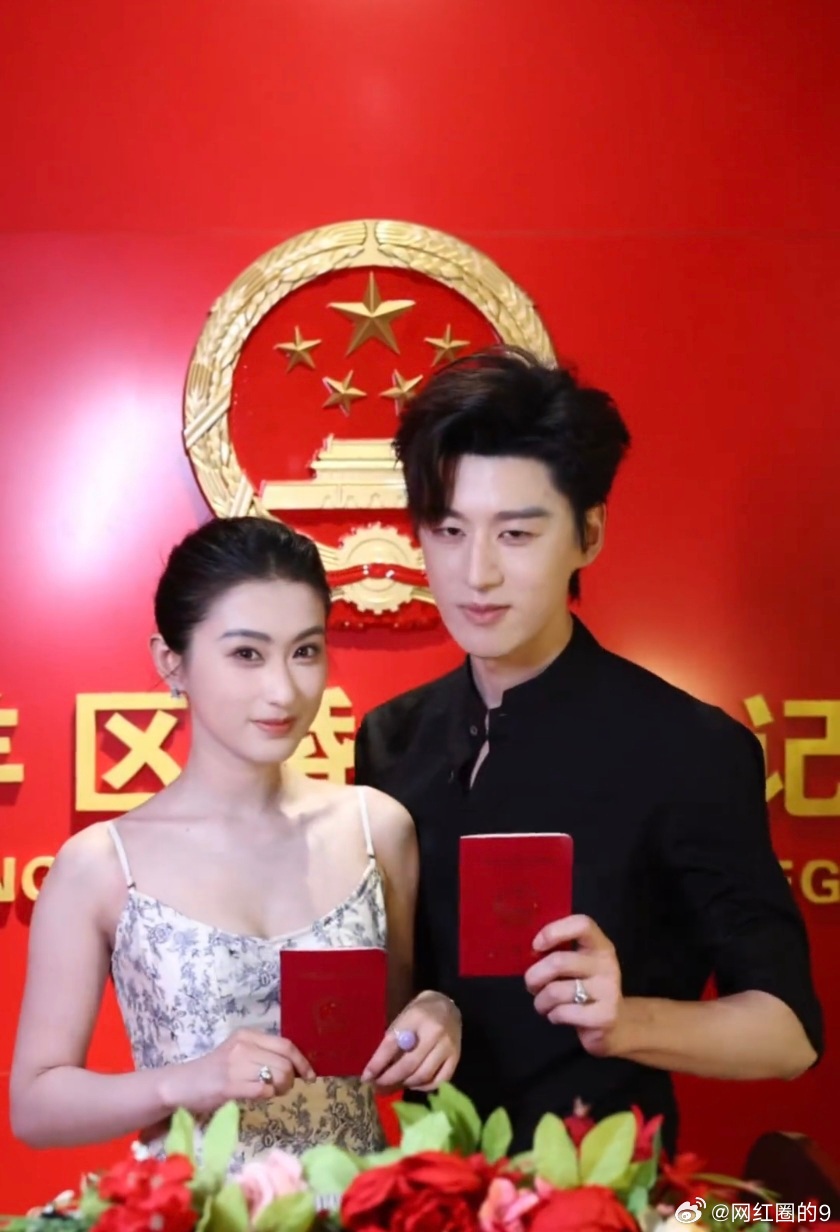戏里万般甜，戏外终圆满，陈景赫崔十一正式持证相守，恭喜荧幕CP解锁夫妻身份短剧c