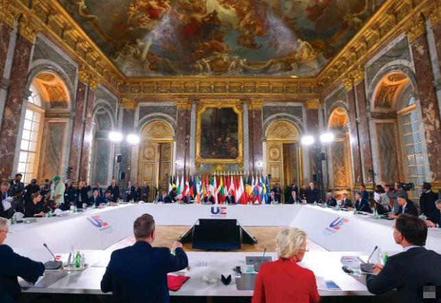 当着一众欧盟领导人的面，马克龙撂下狠话：“中国再不放开稀土出口管制，欧盟忍无可忍