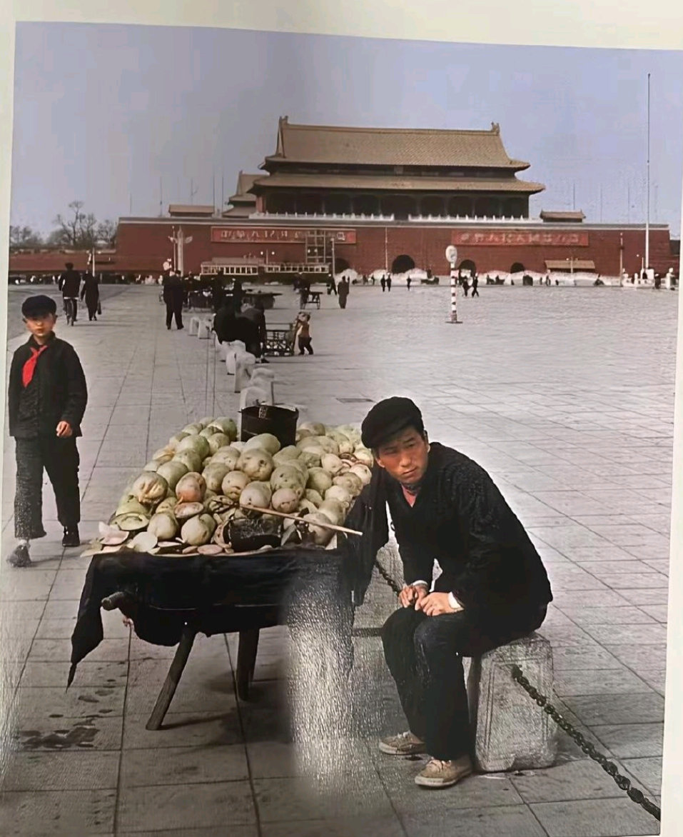这应该是摆摊界的天花板了吧？ ​​​