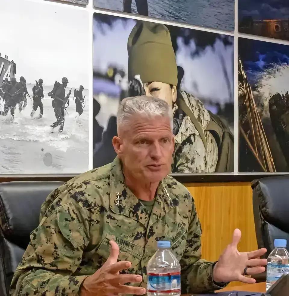 坐不住了！美国表态！
先把话捋清：共同社昨天（9日）报出消息，驻日美军陆战队司令