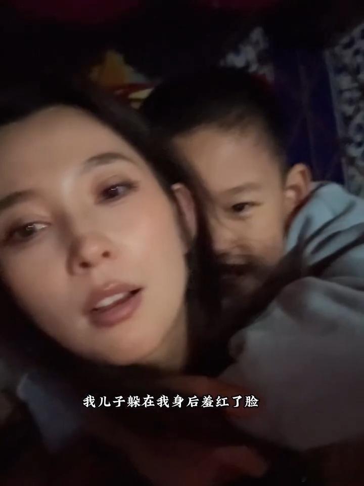 森林北首晒儿子森林北还有个儿子 一儿一女很幸福了 ​​​