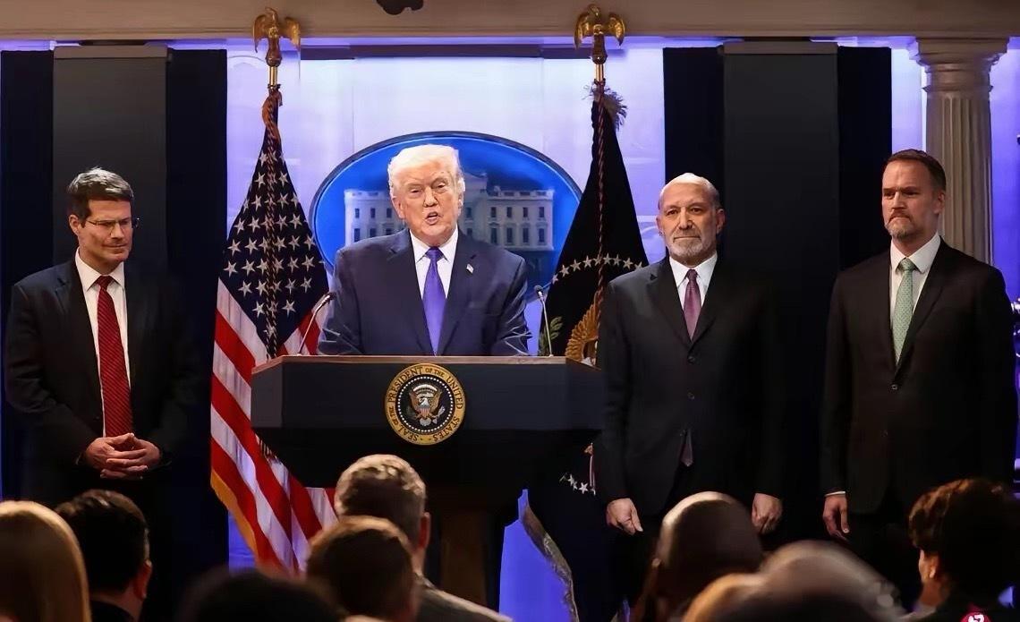 特朗普今天谈关税，再次拿中国说事：“我们几乎被世界上每一个国家薅羊毛、占便宜。他