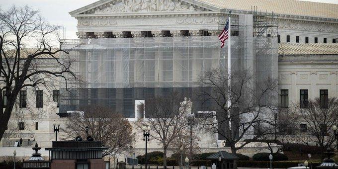 特朗普火速反击美国最高法院！签署行政令征收10%全球关税，贸易战再升级。

美国