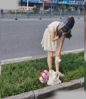 网友:幸好救护车来的早，晚来一会伤口就愈合了！