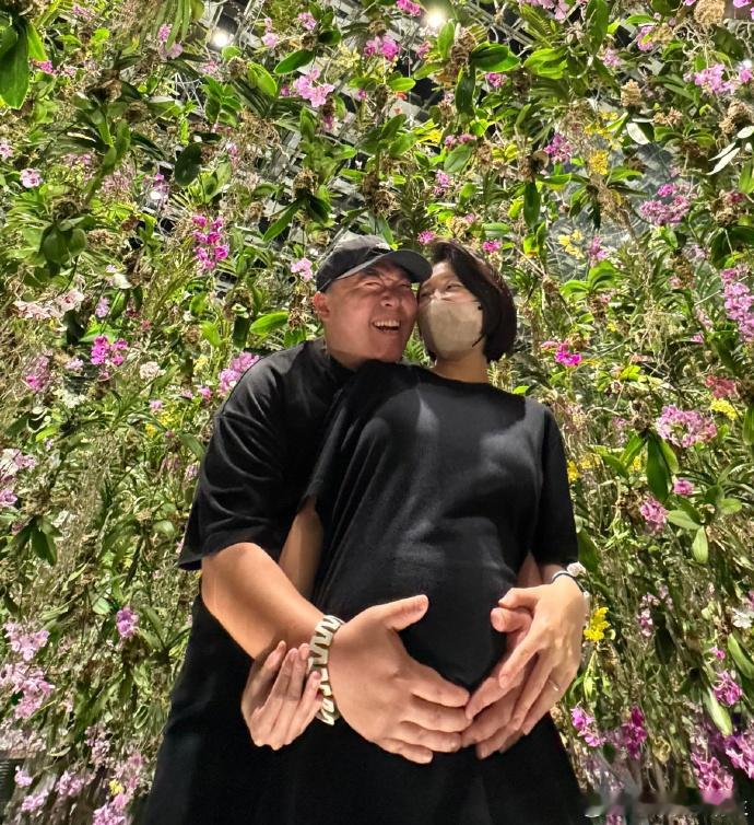 #郝劭文再当爸##郝劭文老婆二胎# 郝劭文妻子林宁瑞宣布怀二胎，即将再次当爸的郝