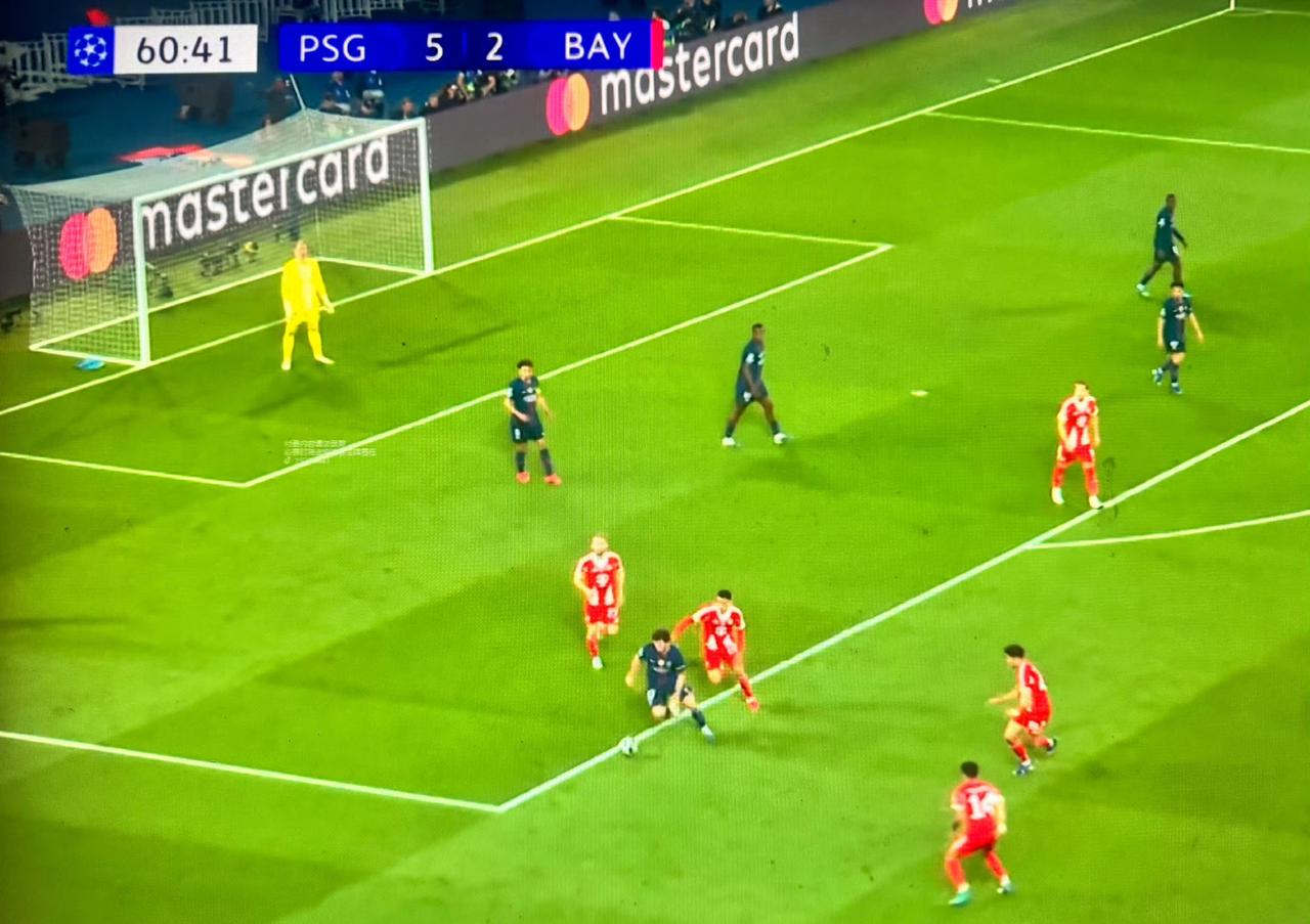 比赛瞬间花了，拜仁惨案！不怪切尔西利物浦当初输得有多惨，拜仁是怎么险胜皇马的？