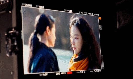 头次看到女导演和女演员的双向奔赴《隐身的名字》收官太好哭！杨阳导演与倪妮、闫妮等