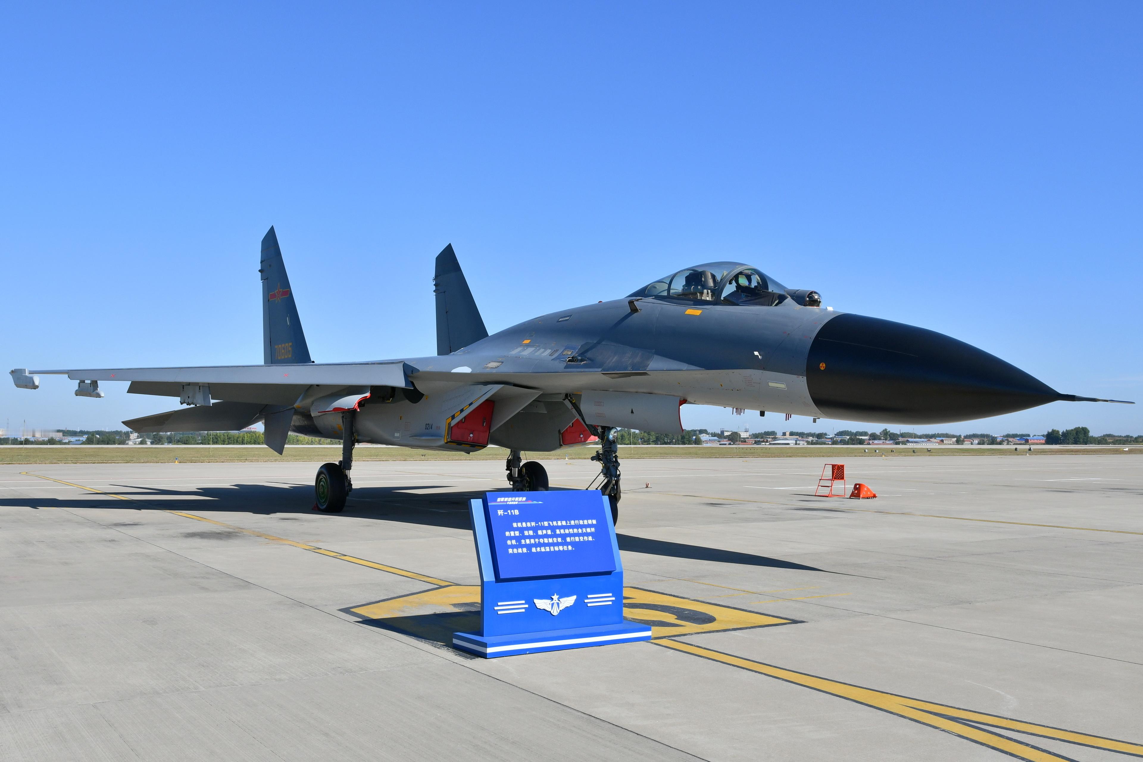 飞扬军事 2003年12月6日，国产歼-11B战斗机成功首飞！ 烽火问鼎计划
