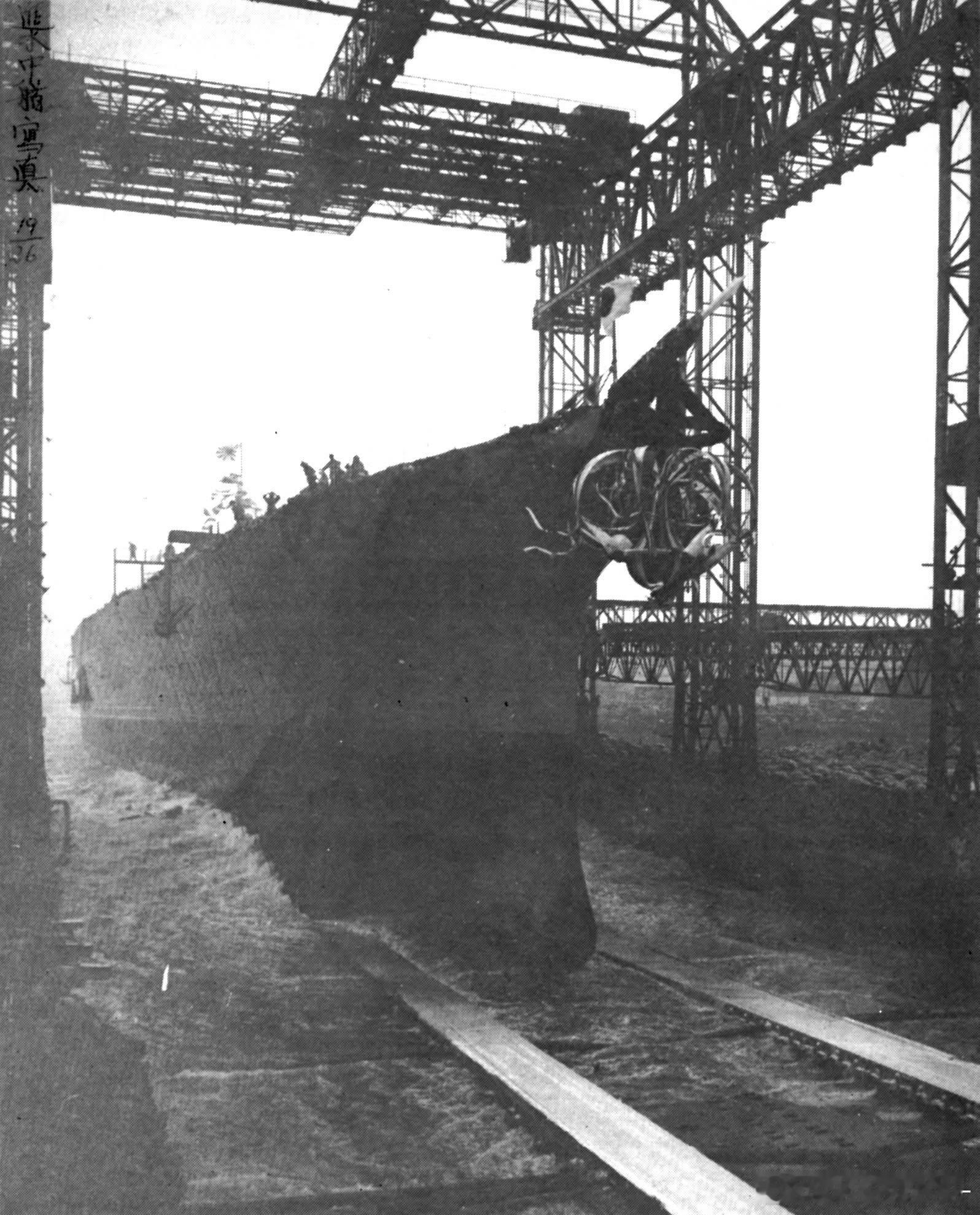 下水当天的翔鹤，摄于1939年6月1日的横须贺军事历史全触达中外舰闻每天认识一件