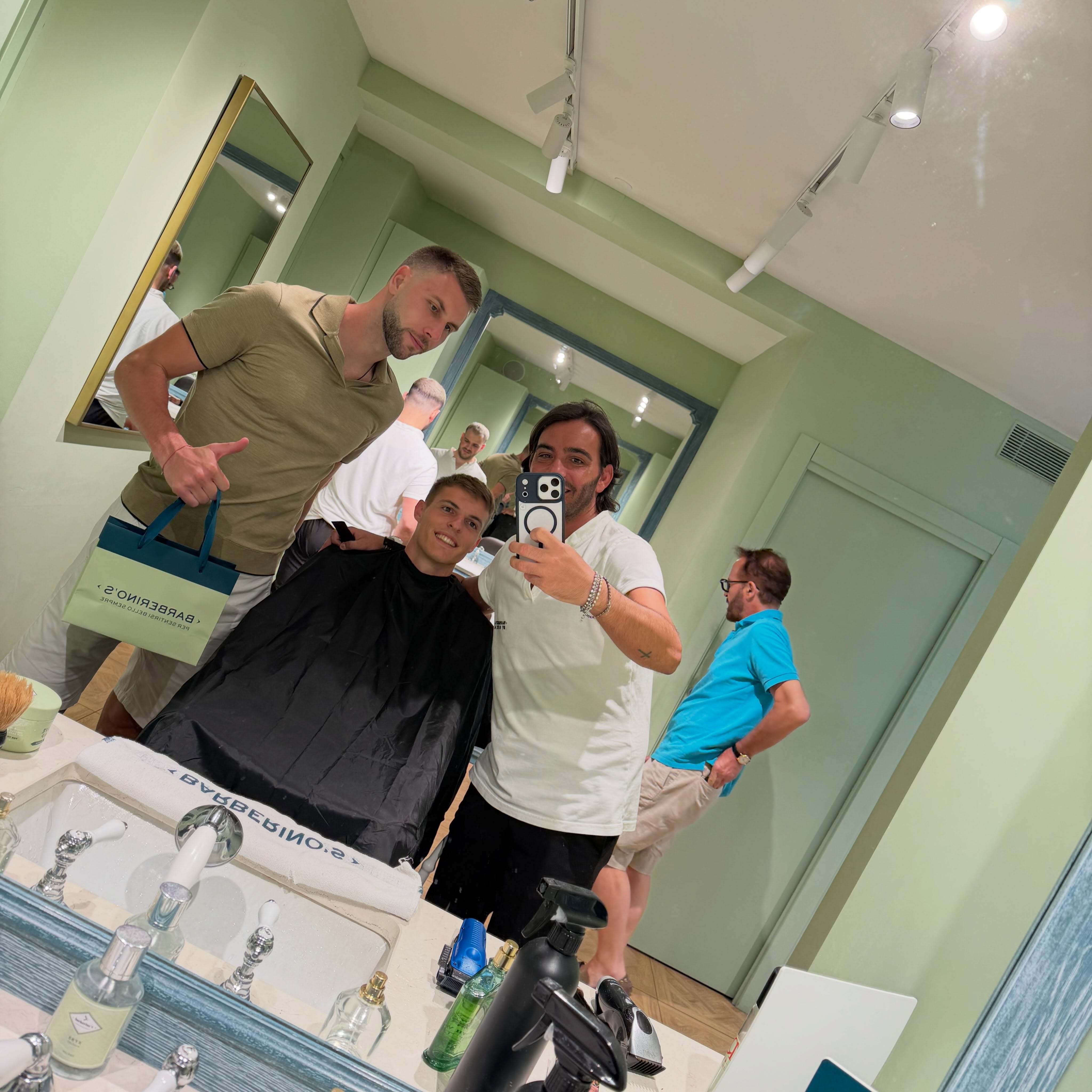 【💇】 🔴⚫️ 先跟着老大哥一起去理个新发型。💈sempremilan
