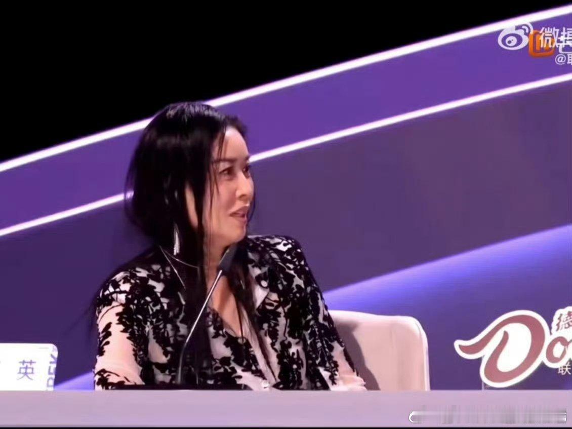 太喜欢华晨宇的真实感了！专业上是绝不敷衍的硬骨头，面对分歧从容回应，可那副 “多