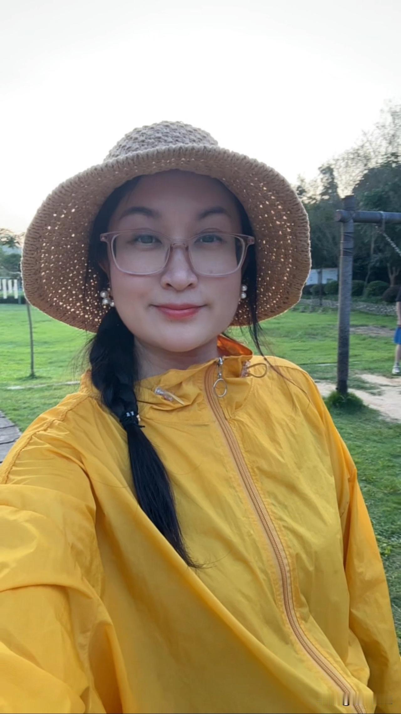 一个爱而不得的人，值不值得再见不见，失去就忘记，放过自己[捂脸][捂脸]。

我