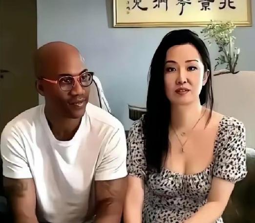 钱挣够1.5亿，家却散了。昔日在NBA叱咤赛场的顶级球星“独狼”马布里，如今甘愿