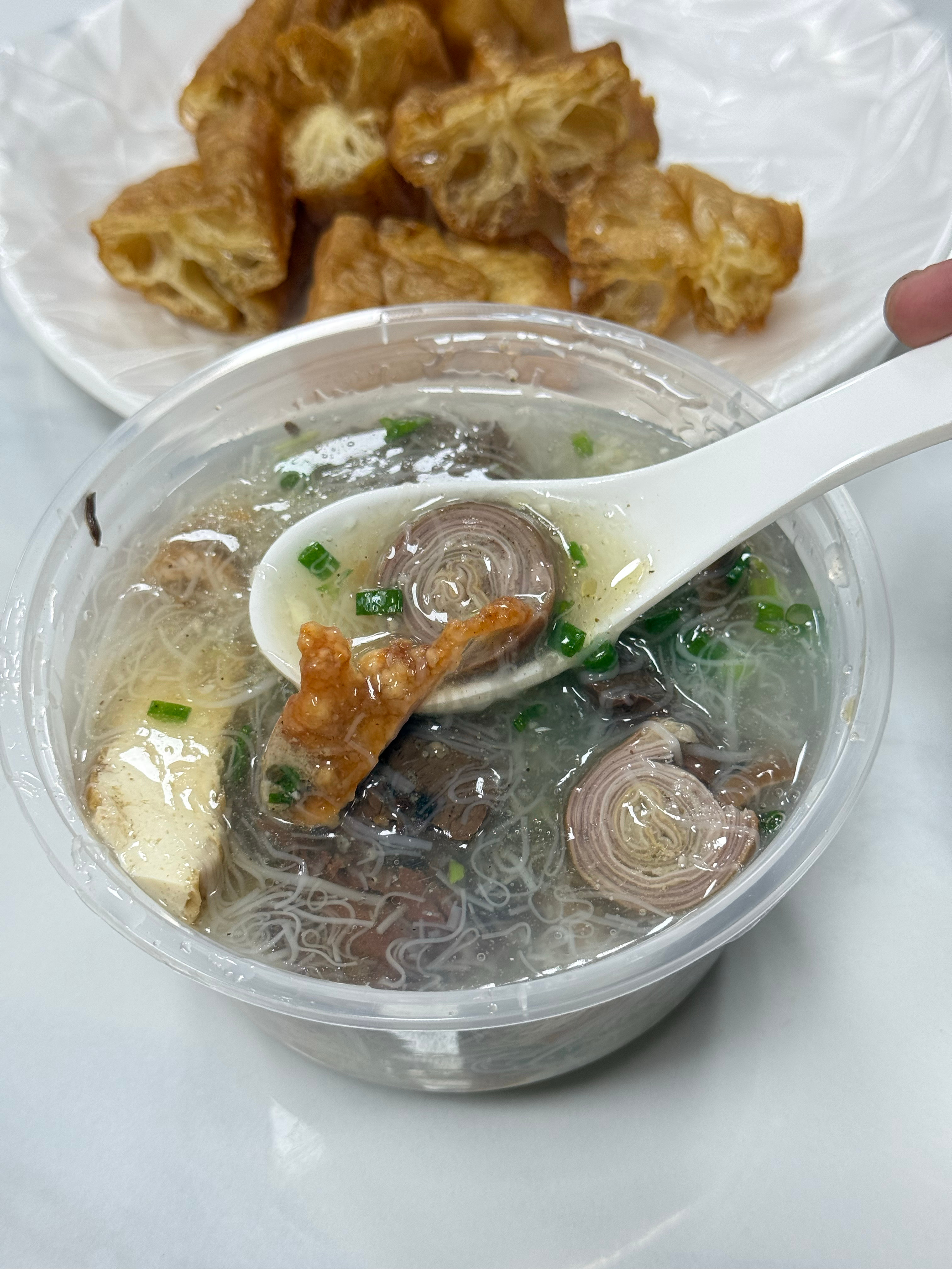 你们晚上吃什么？泉州面线糊配油条绝配😋 