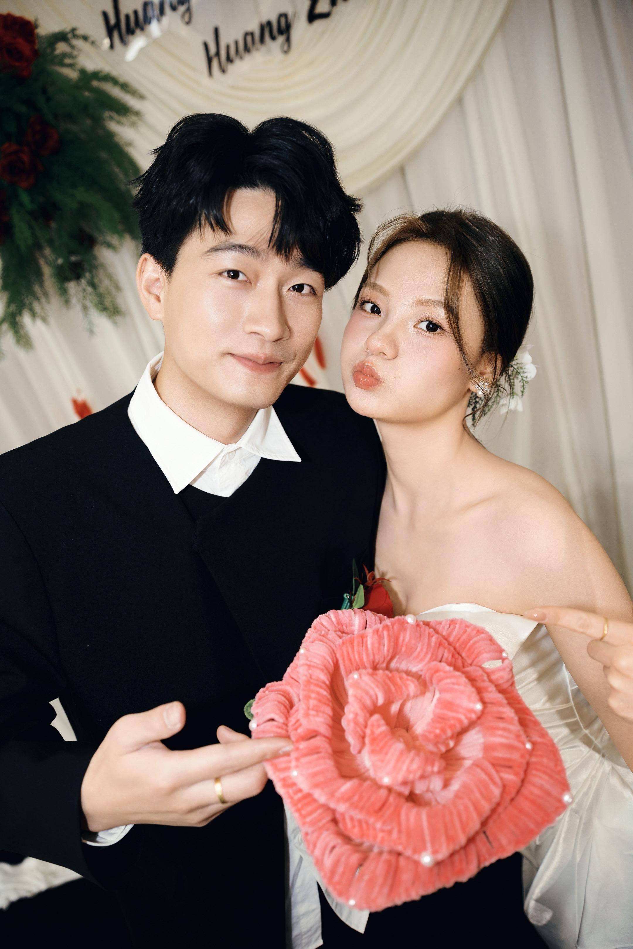 婚礼照片就像回放了一场慢电影。